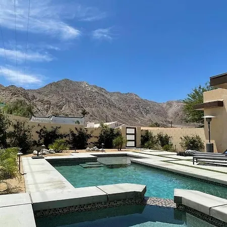 Villa Modern 3 Bdrm 3 Bth Stunner!